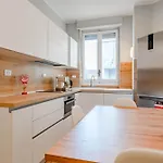 公寓 Metro Line, Ac, Gruppi, Casa White Metro