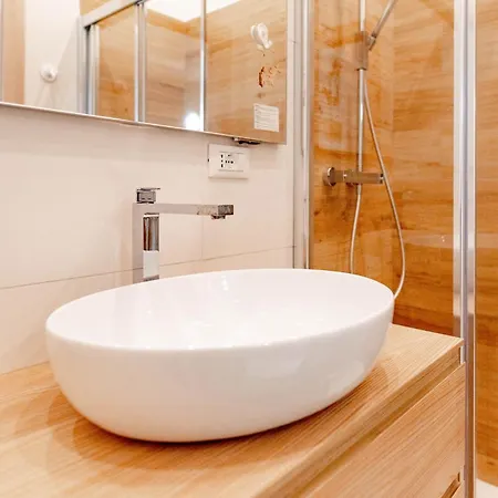 Metro Line, Ac, Gruppi, Casa White Metro *