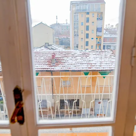 Metro Line, Ac, Gruppi, Casa White Metro