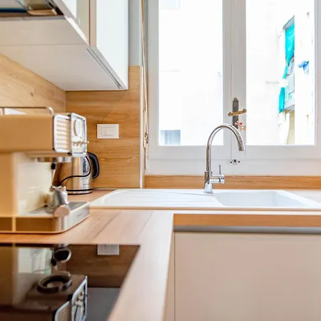 Metro Line, Ac, Gruppi, Casa White Metro *