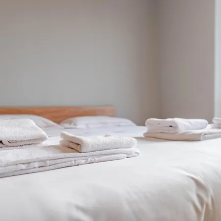 Metro Line, Ac, Gruppi, Casa White Metro * تورينو