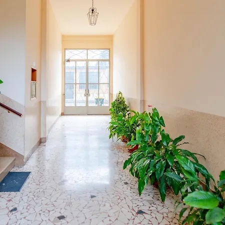 Metro Line, Ac, Gruppi, Casa White Metro تورينو