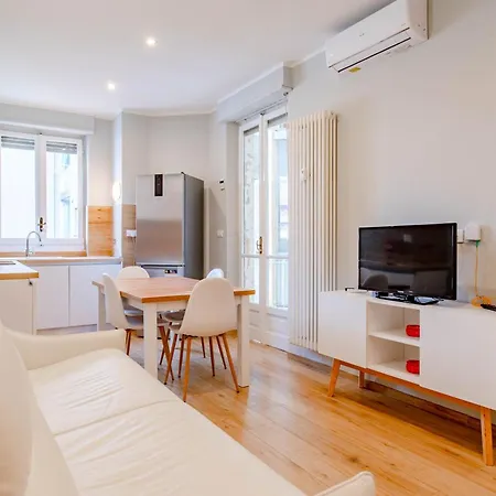 Metro Line, Ac, Gruppi, Casa White Metro