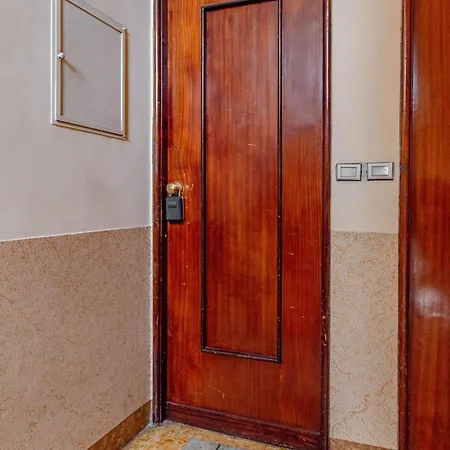 Metro Line, Ac, Gruppi, Casa White Metro شقة تورينو