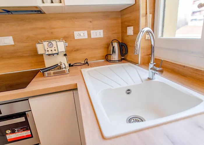 Metro Line, Ac, Gruppi, Casa White Metro Turijn