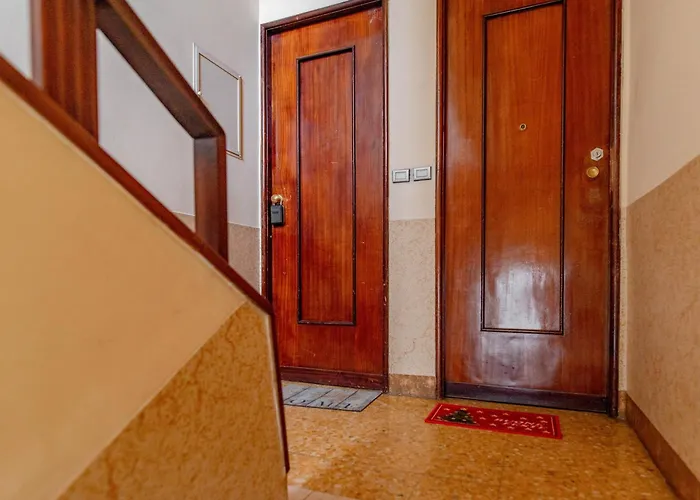 Metro Line, Ac, Gruppi, Casa White Metro *