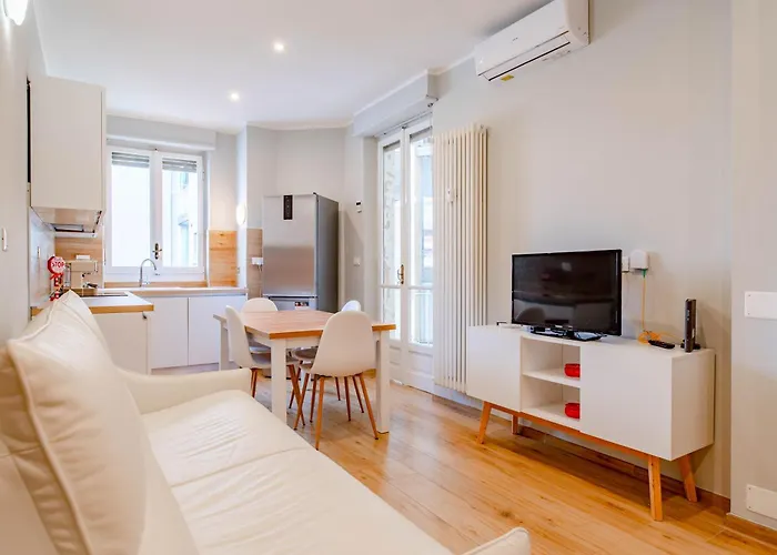 Metro Line, Ac, Gruppi, Casa White Metro