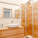 Apartman Metro Line, Ac, Gruppi, Casa White Metro *