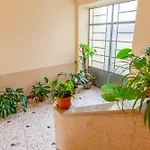 Apartman Metro Line, Ac, Gruppi, Casa White Metro *