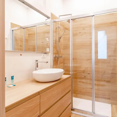 Appartamento Metro Line, Ac, Gruppi, Casa White Metro *