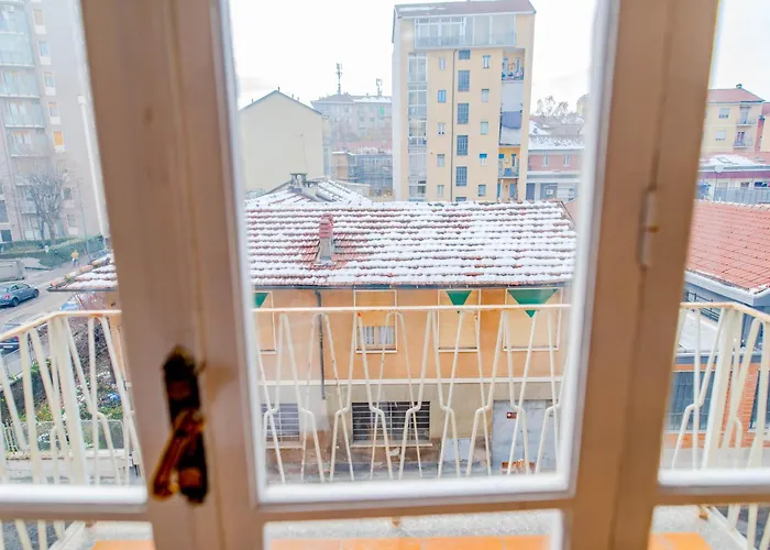 Metro Line, Ac, Gruppi, Casa White Metro